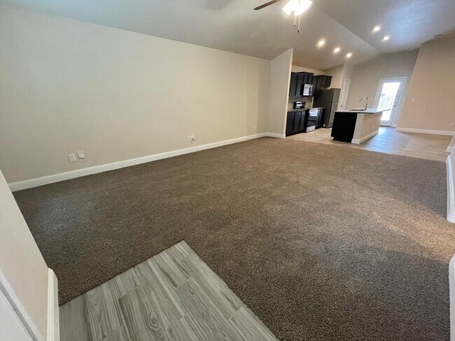 Building Photo - 3719 Oakridge Ave