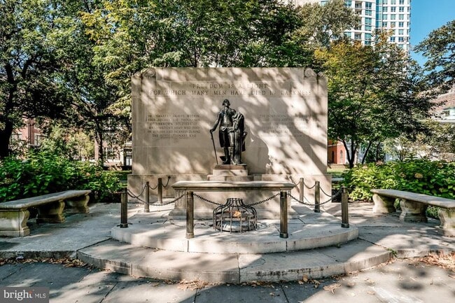 Building Photo - 704 S Washington Square