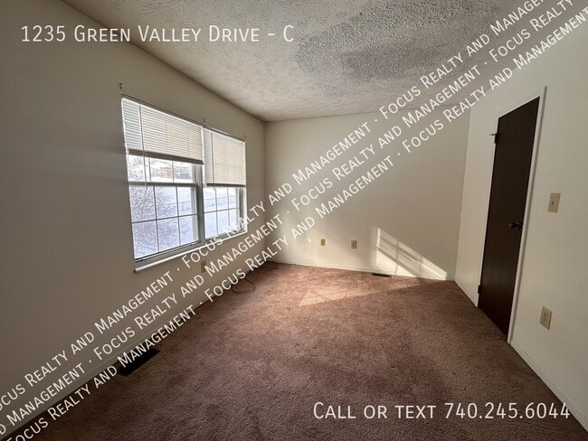 Building Photo - 1235 Green Valley Dr