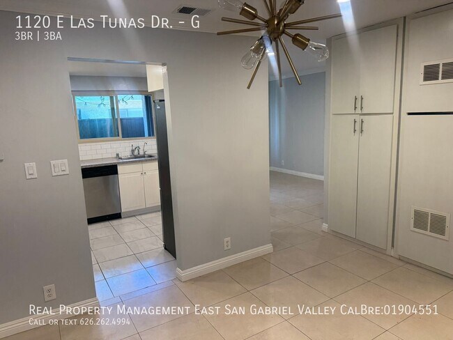 Building Photo - 1120 E Las Tunas Dr