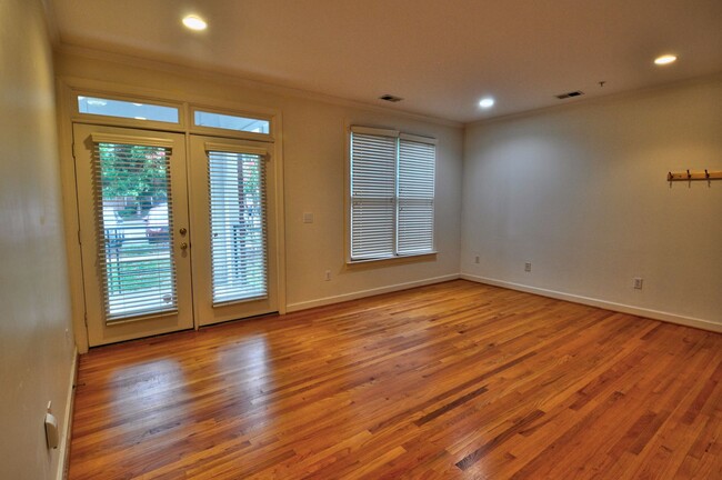 Building Photo - Cozy One Bedroom in Southern Village!