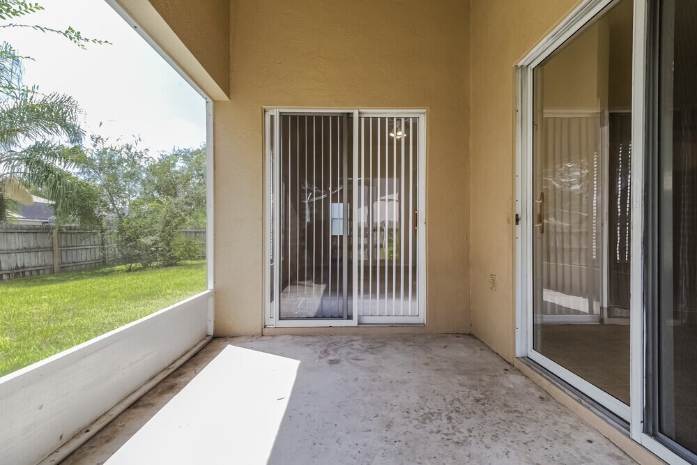 Building Photo - 642 Whisper Sound St