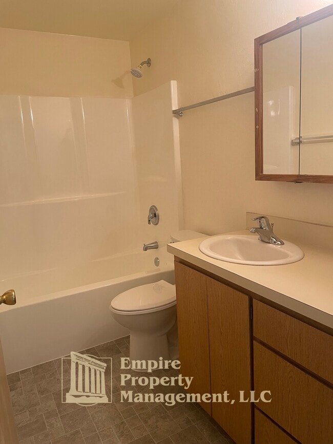 Building Photo - 1961 Taft St