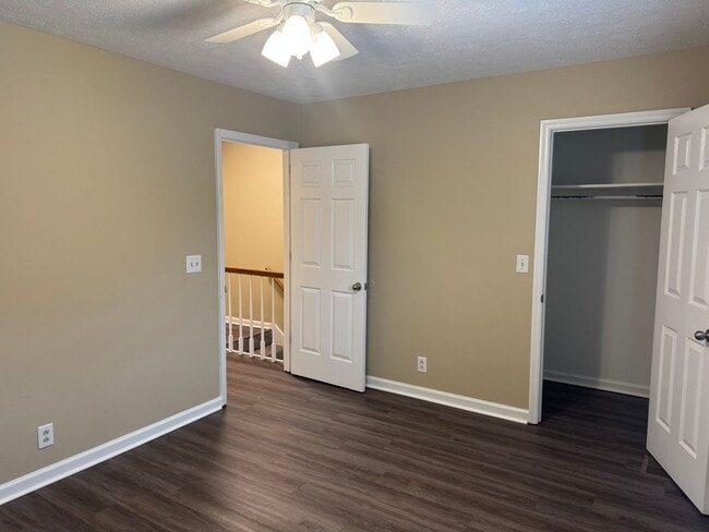 Building Photo - Huntington Parkway Duplex 1