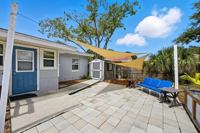 Building Photo - 6236 S Martindale Ave