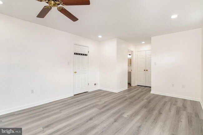 Building Photo - 6212 Spring Knoll Dr