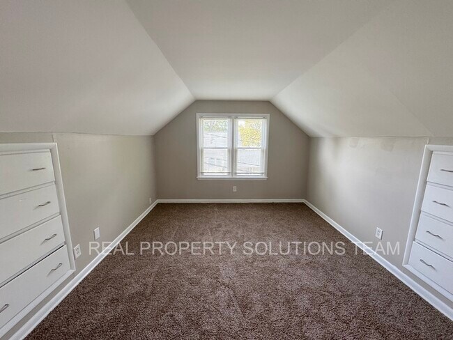 Building Photo - 928 Blenheim Rd