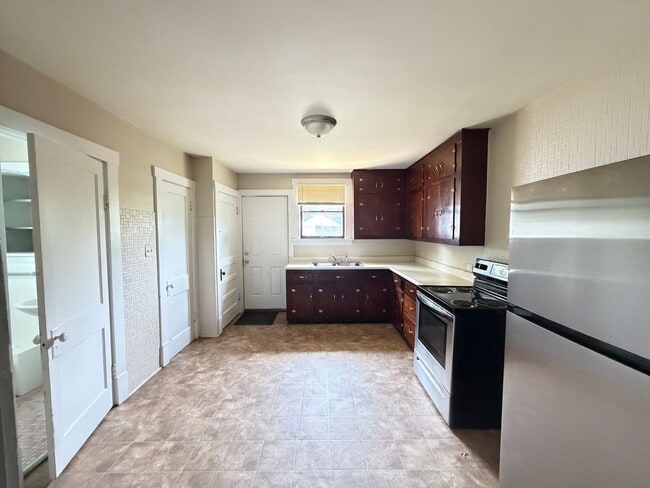 Building Photo - Charming One Bed And One Bath House!