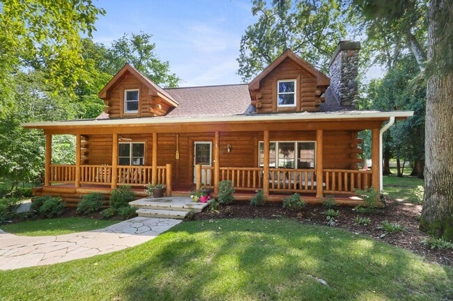 Primary Photo - Lake Geneva Furnished Cabin Near Beach Ava...