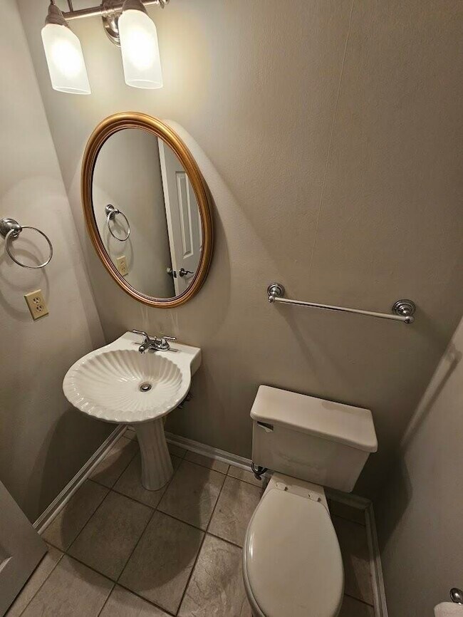 Building Photo - 700 Cirrus Ct