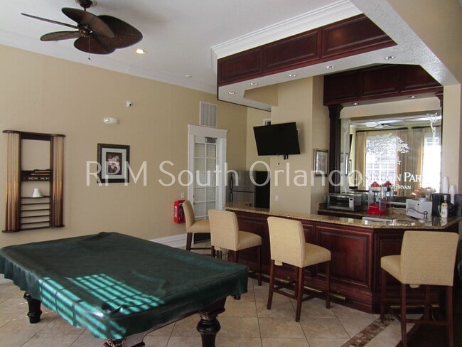 Building Photo - Great location!