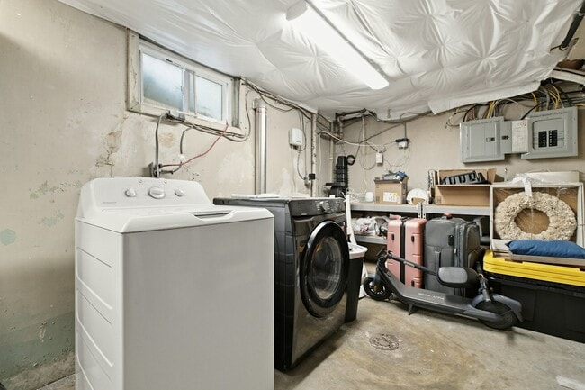 Building Photo - 720 N 100 W St