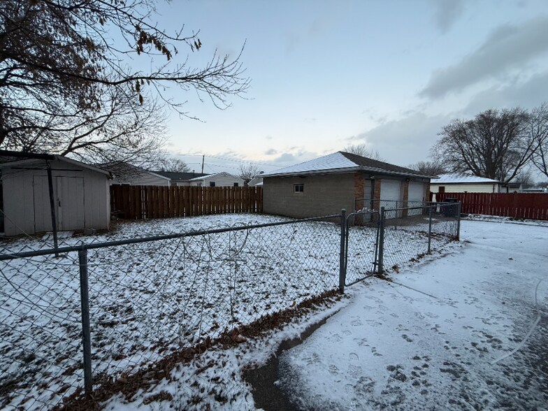 Building Photo - 6018 Devlin Ave