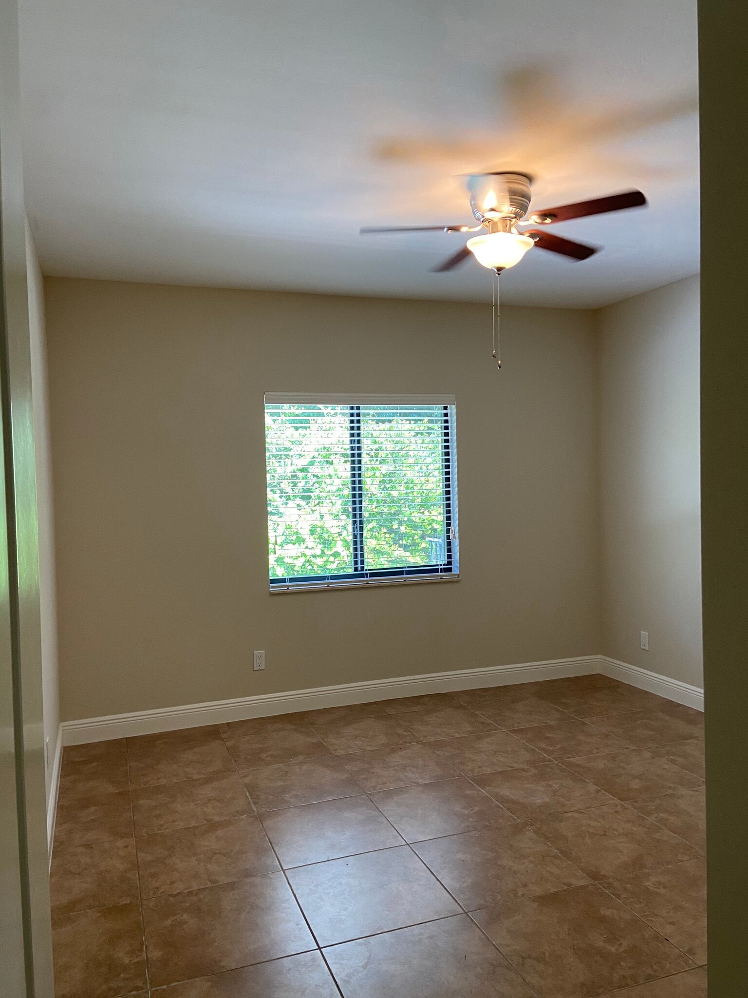 Building Photo - 4412 Vanda Dr