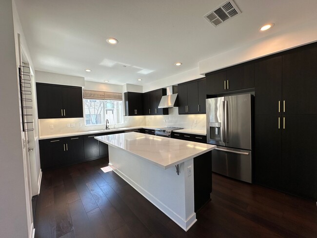 Building Photo - Winslow Complex Gem