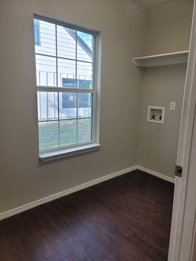 Building Photo - 4/2/2 TOTALLY renovated home