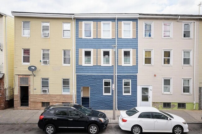 Primary Photo - 182 Marion St