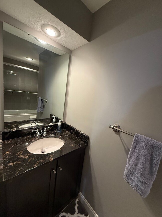 Building Photo - Partially Furnished Townhome 3-Bed, 3.5-Bath in Overland Park – Stunning with Modern Updates & Co...