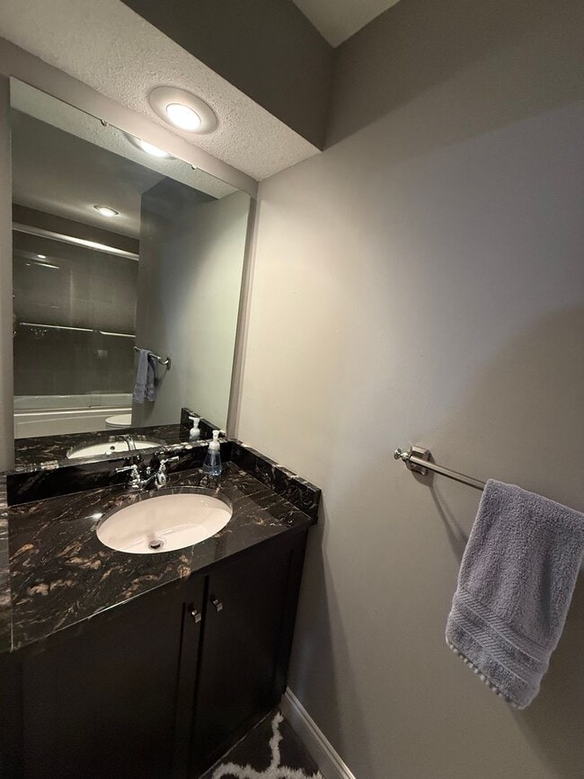 Building Photo - Stunning 3-Bed, 3.5-Bath Multi-Level Partially Furnished Townhome in Overland Park – Modern Updat...