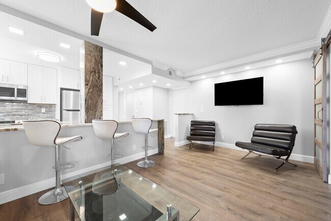 Building Photo - 450 Egret Cir