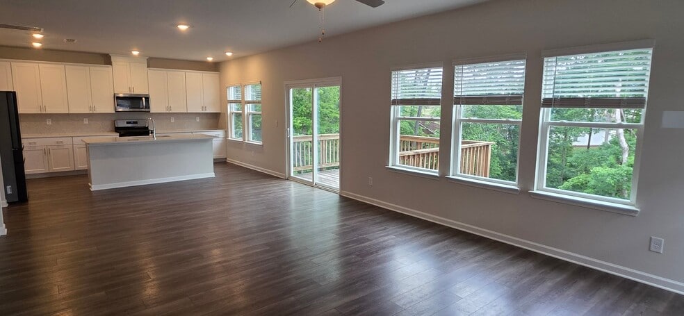 Building Photo - 164 Longleaf St