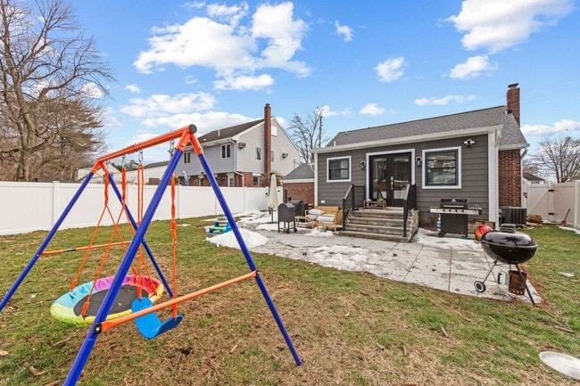 Building Photo - 17-11 Berdan Ave