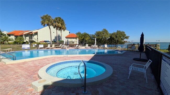 Building Photo - 1515 Pinellas Bayway S