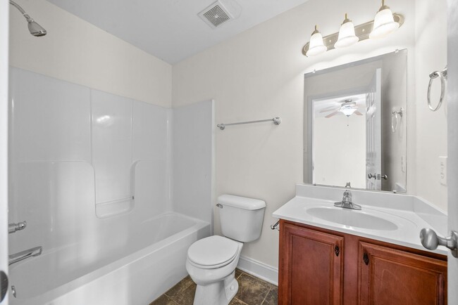 Building Photo - Pet Friendly Condo Downtown!