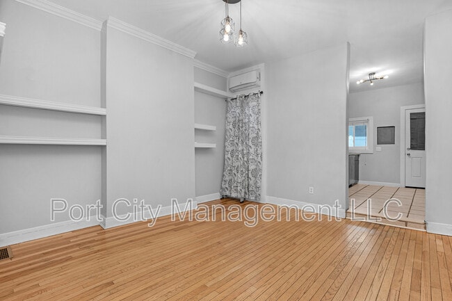 Building Photo - 430 W 23rd St