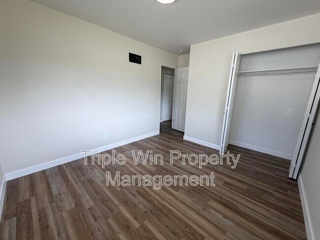 Building Photo - 2257 Luxmore Dr