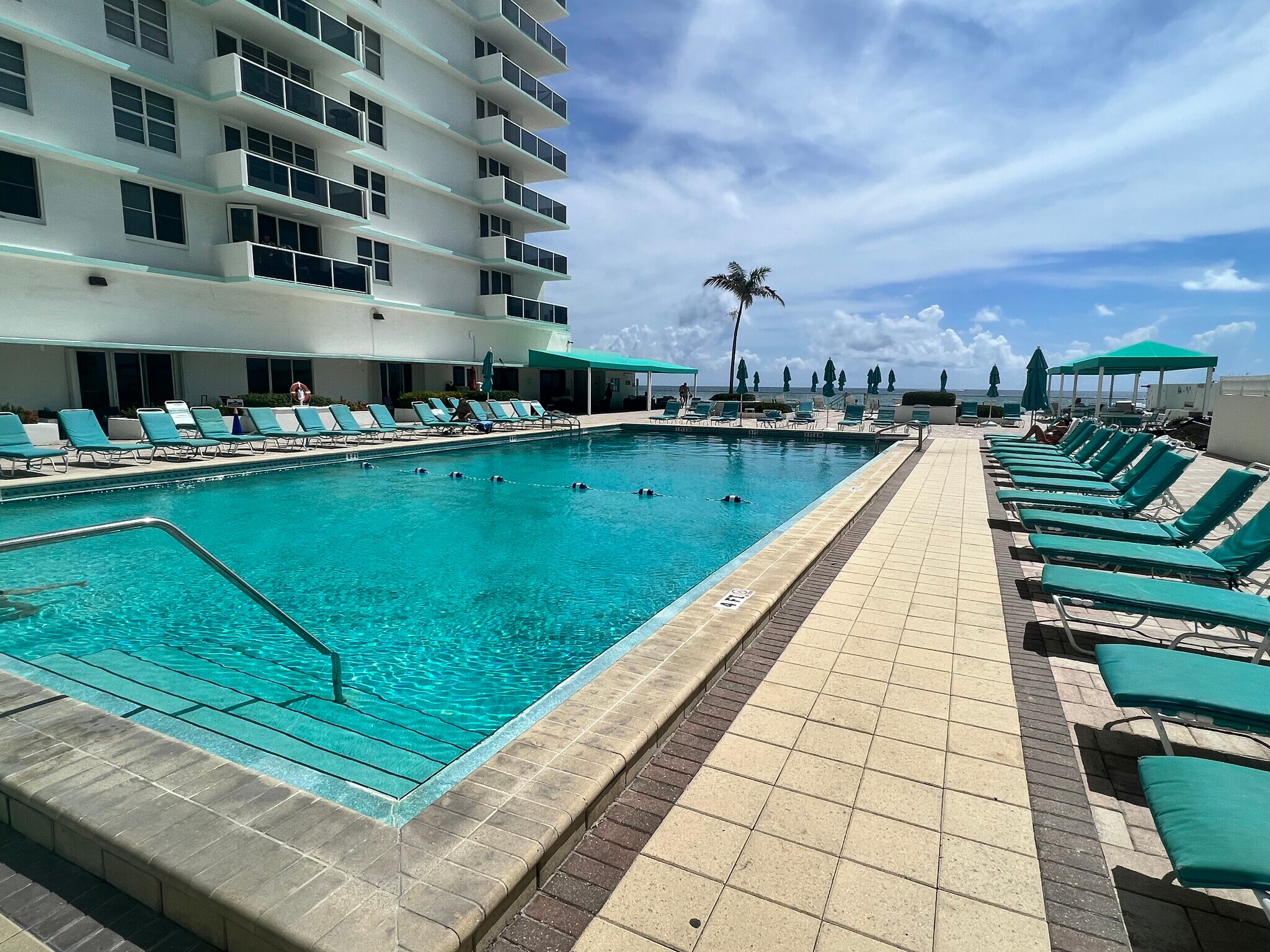 Building Photo - 3725 S Ocean Dr