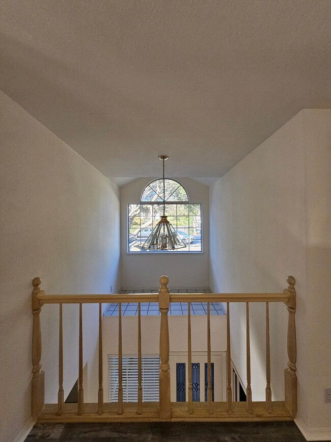 Building Photo - 231 Rosita St