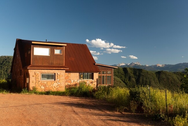 Building Photo - 2800 Cedar Dr