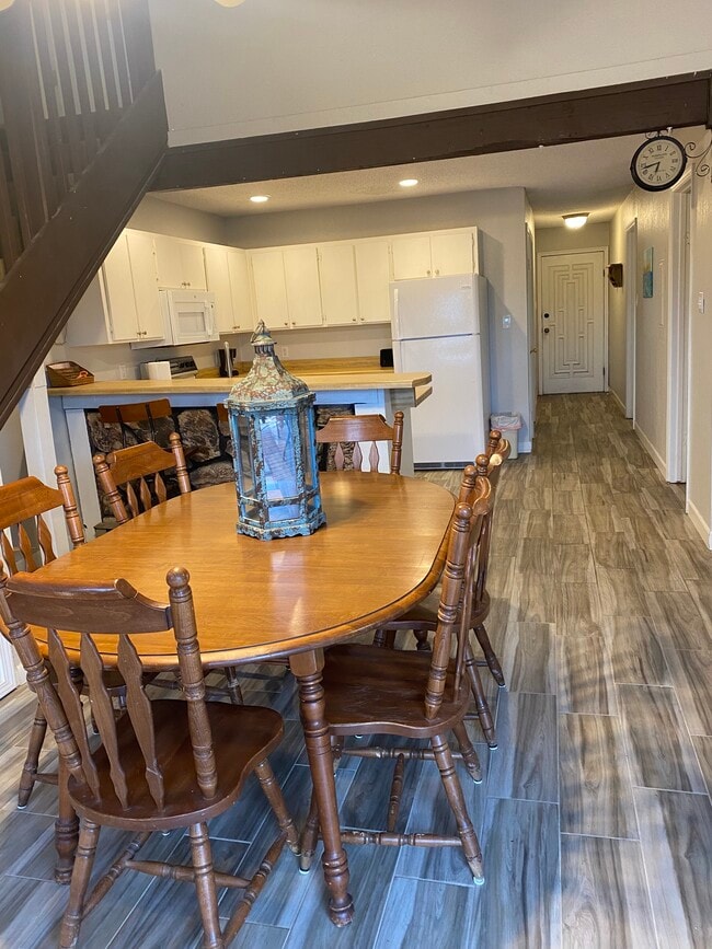Building Photo - 417 Mechem Dr