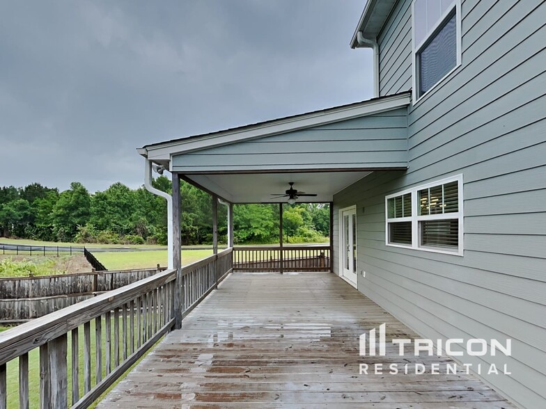 Building Photo - 335 Stonecrest Dr