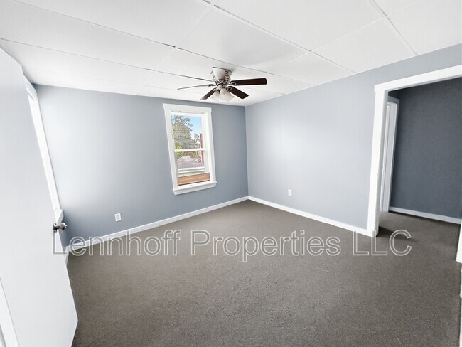 Building Photo - 142 Jewett St
