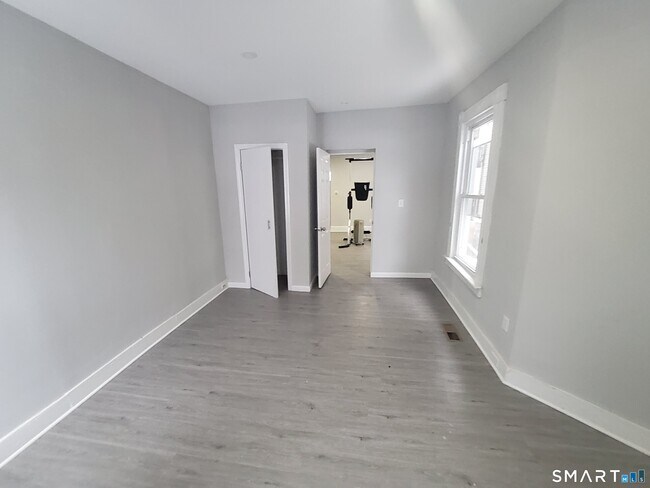 Building Photo - 11 Ridgewood St