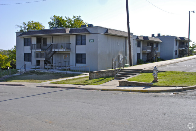 Building Photo - North Hill Manor