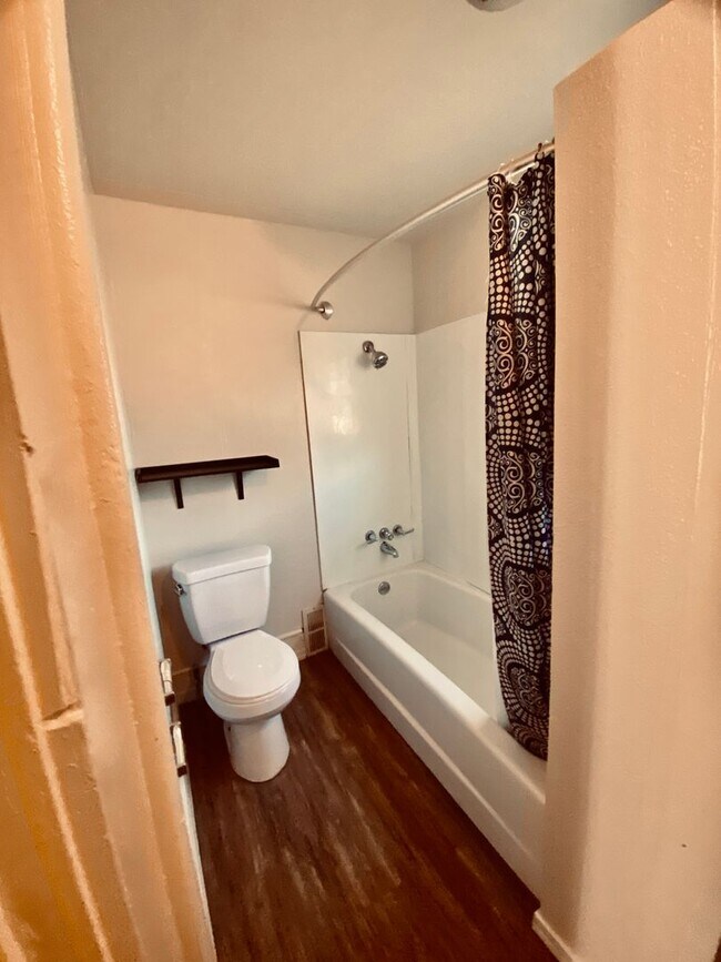 Building Photo - 2029 House