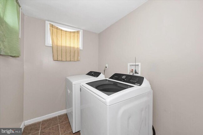 Building Photo - 1551 Langford Rd