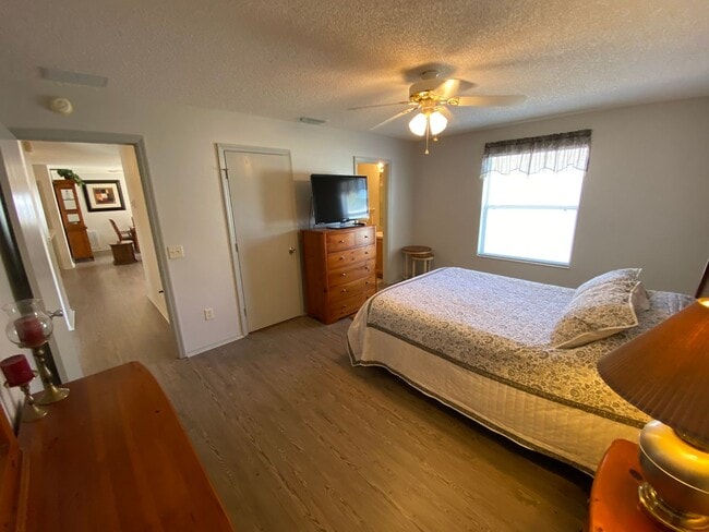 Building Photo - ANNUAL Lease – Turnkey 2+2 Patio Villa in the Desirable Village of Bonnybrook