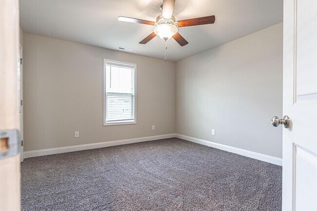 Building Photo - 151 Titleist Ct