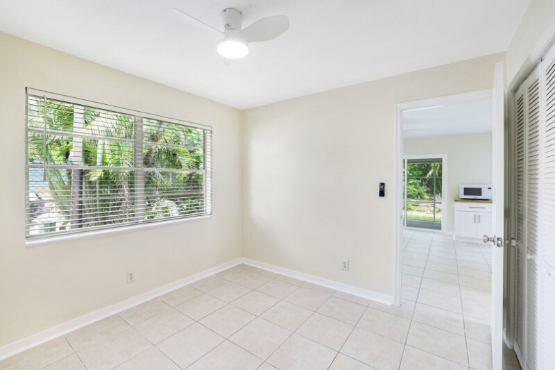 Building Photo - 527 Goodland Dr