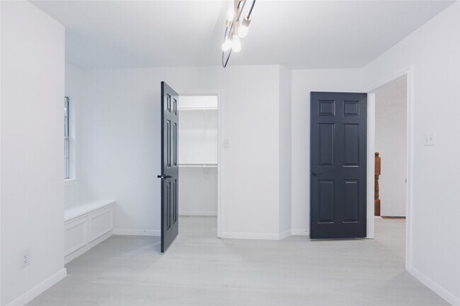 Building Photo - 17527 Sandy Cliffs Dr