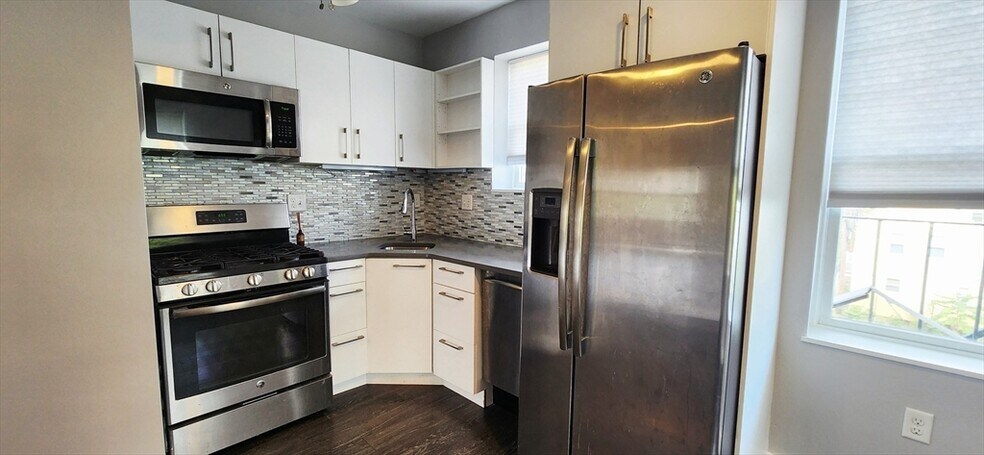 Primary Photo - 1 Chelsea Ter