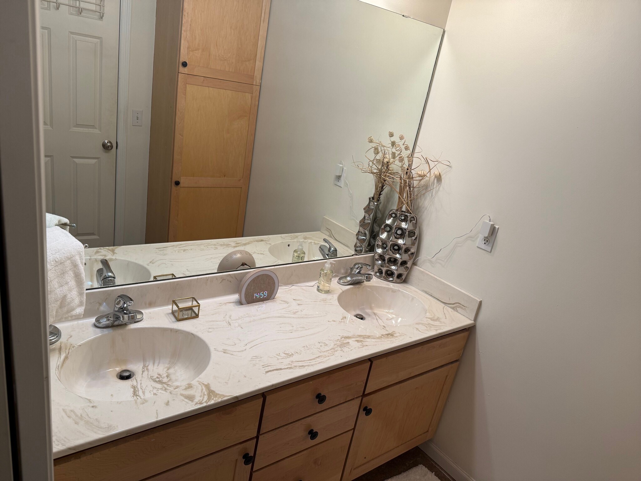 Building Photo - 452 W 84th St