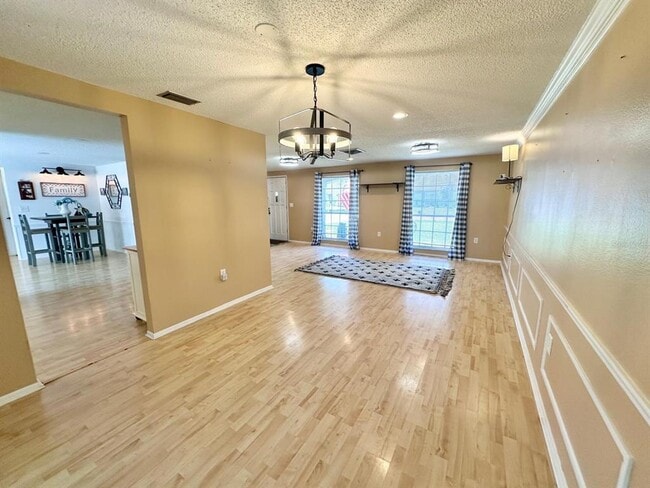 Building Photo - 12215 Meadowbrook Ln