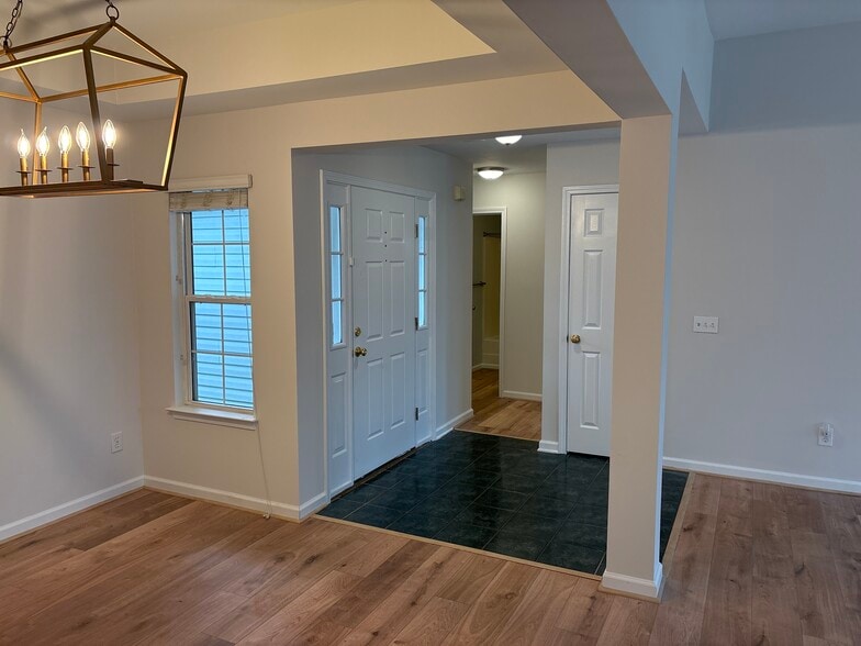 Building Photo - 143 N Belvedere Dr