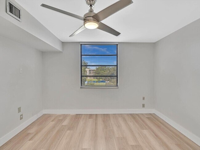 Building Photo - 1711 Whitehall Dr