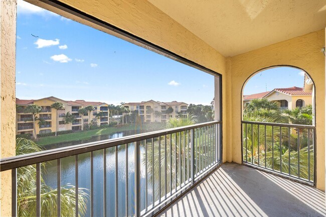 Primary Photo - 100 Uno Lago Dr